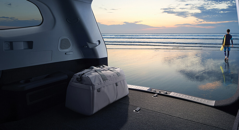Wide Space Trunk with Sensor & Electric Rear Door